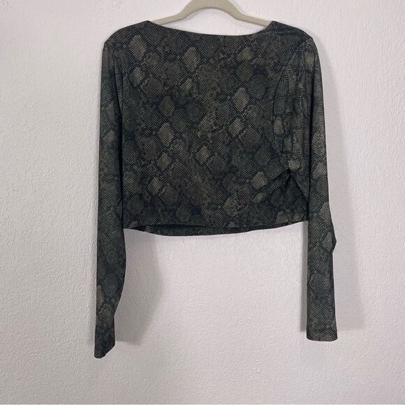 Good American Green Snakeskin V Neck Long Sleeve Cropped Top - Picture 2 of 6